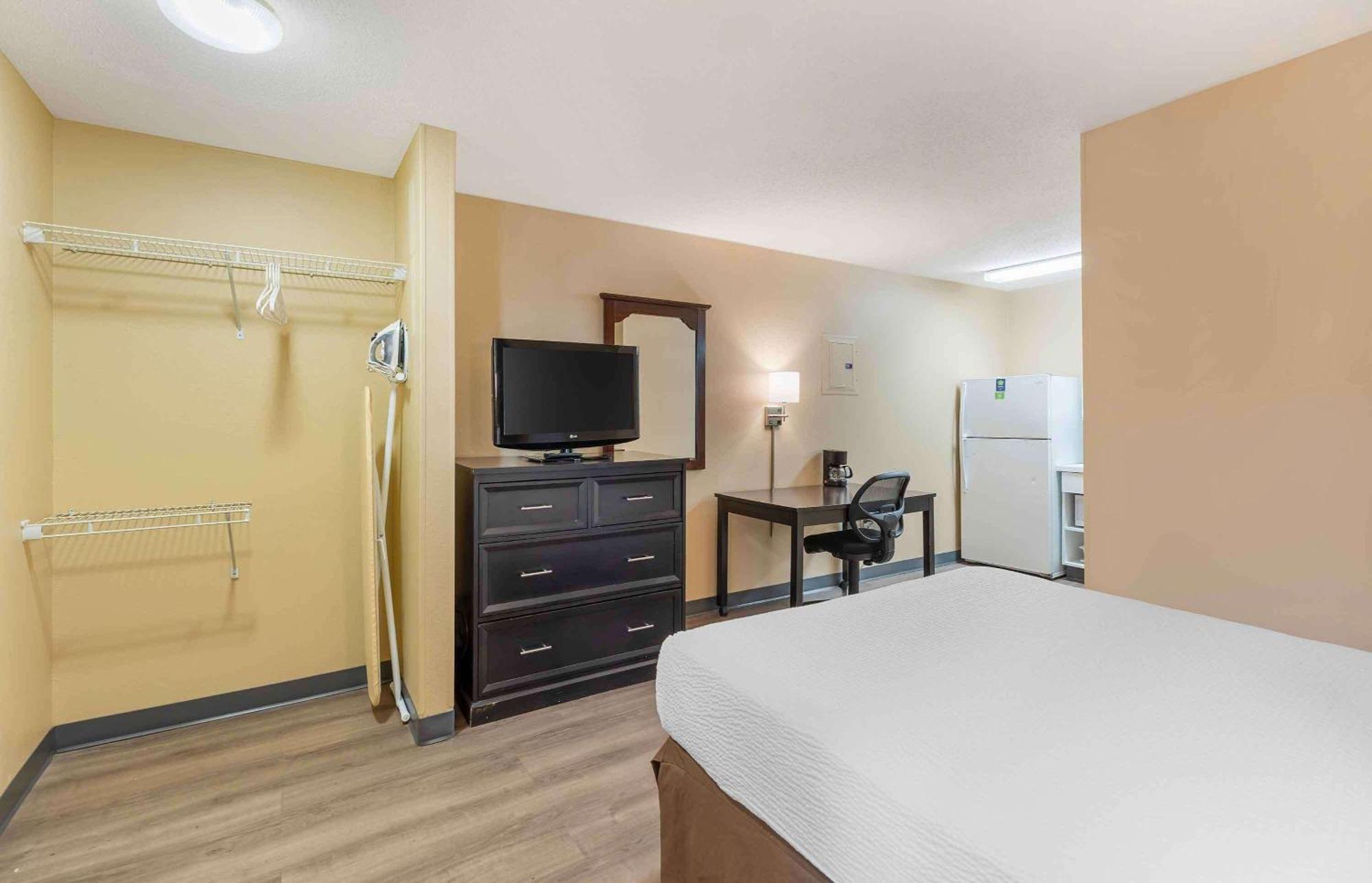Extended Stay America Suites - St Louis - Westport - E Lackland Rd Maryland Heights Exterior photo