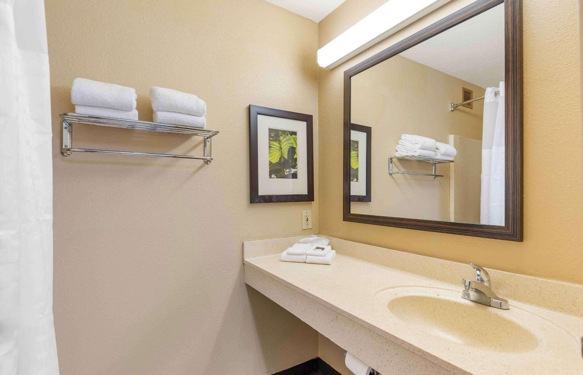 Extended Stay America Suites - St Louis - Westport - E Lackland Rd Maryland Heights Exterior photo