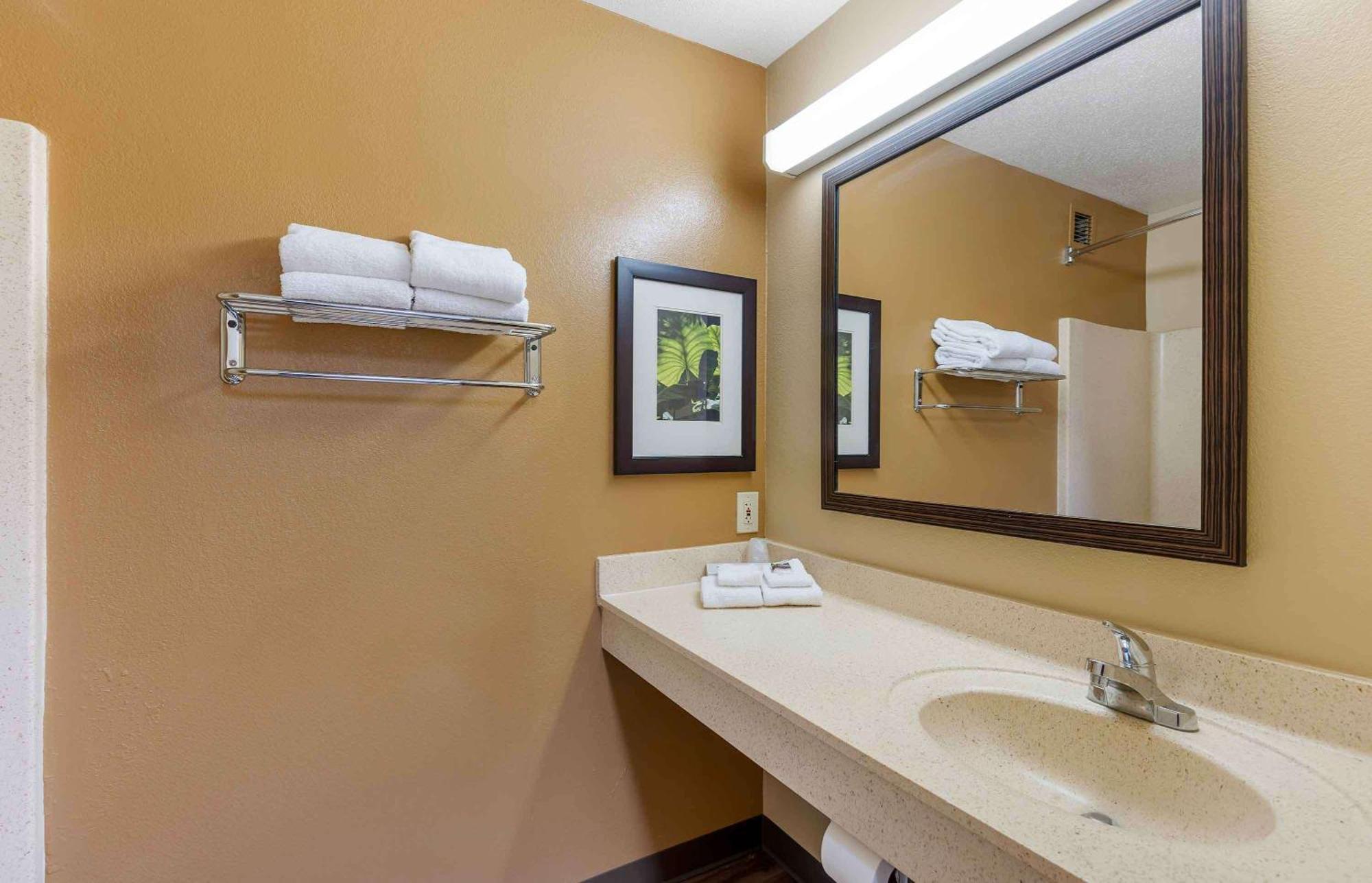 Extended Stay America Suites - St Louis - Westport - E Lackland Rd Maryland Heights Exterior photo