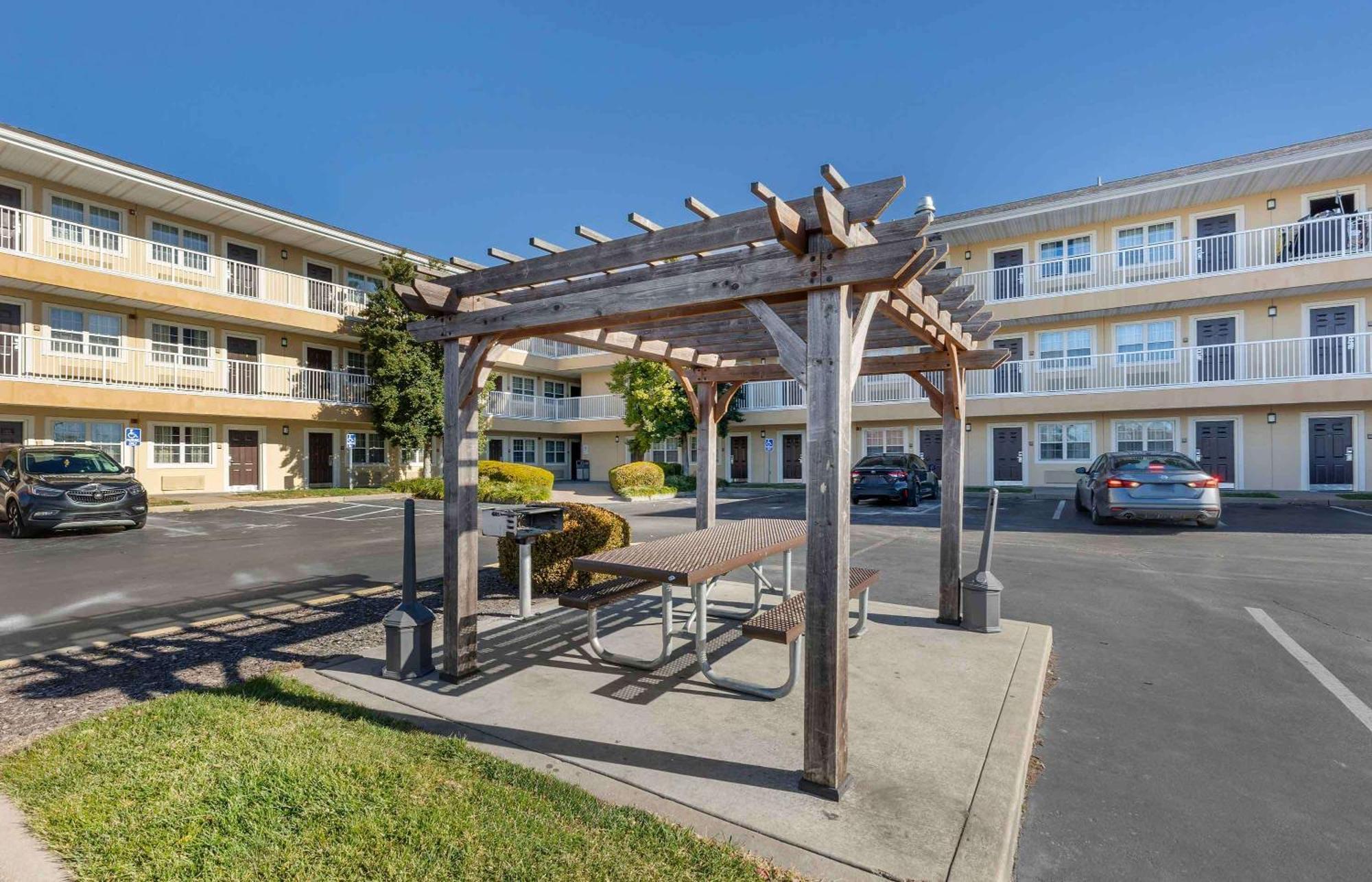 Extended Stay America Suites - St Louis - Westport - E Lackland Rd Maryland Heights Exterior photo